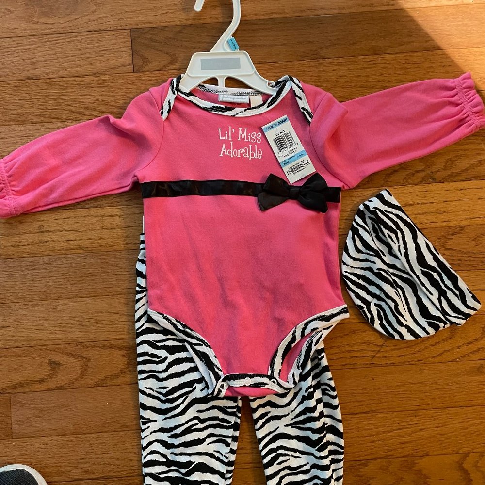 NWT- 6-9 Month Infant Girls 3 Piece Set- LS Onesie, Pants And Hat